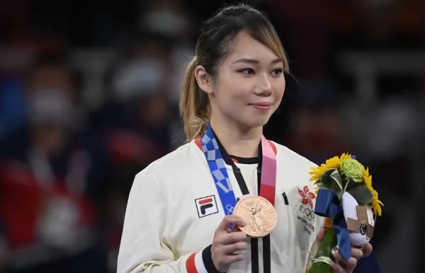 劉慕裳女子空手道個人形奪銅 母親佩服女兒堅持目標.jpg