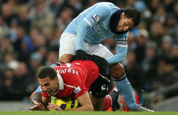 tevez-elbow-deep-in-ferdinand-595x385_original.jpg