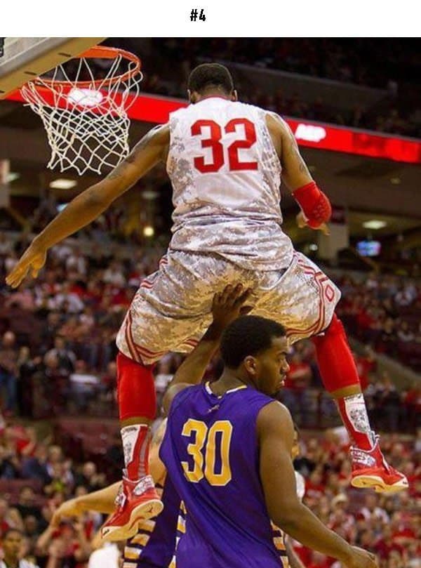 awkward-sports-moments-basketball-players-hand-on-bum.jpg