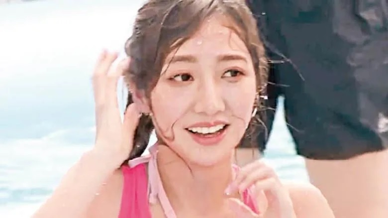 2 何依婷.jpg