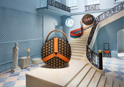 MOYNAT01.jpg