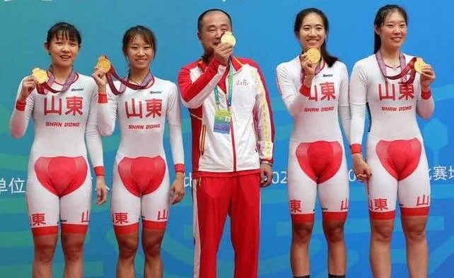 2 山東女子隊贏得全運女團追逐賽金牌。.jpg