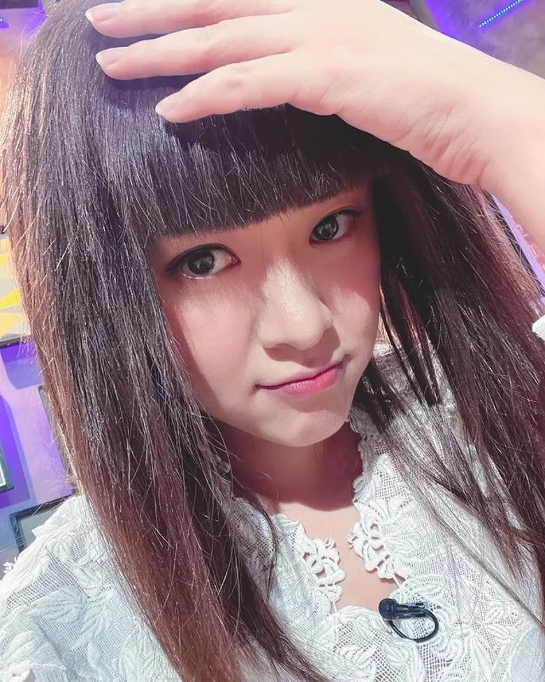 2 江嘉敏呢張相真係同祖藍撞樣撞到嘭嘭聲。.jpg