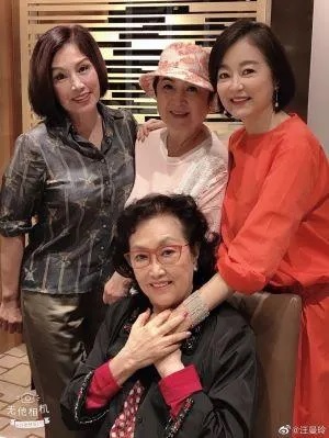 4 減重後的林青霞（左一）變得更美。.jpg