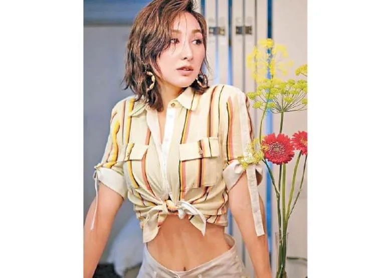 搏命做運動收身的高海寧，瘦到褲都唔啱着。.jpg