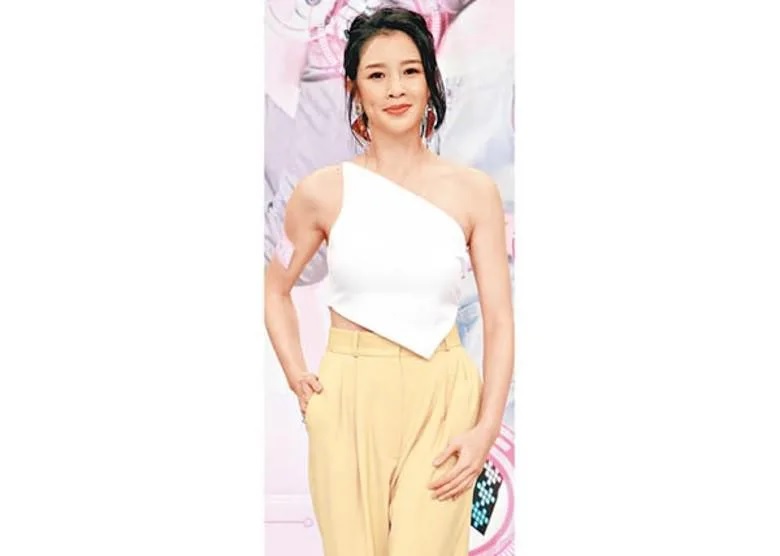 並非憑相貌上位的麥美恩，開心獲讚「真人靚過上鏡」。.jpg