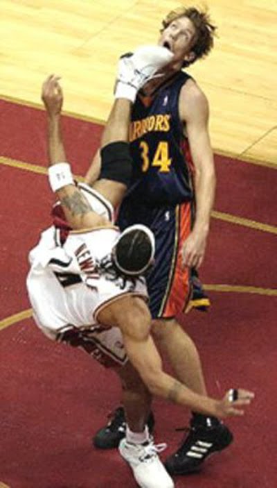 Funny-Basketball-Kick.jpg