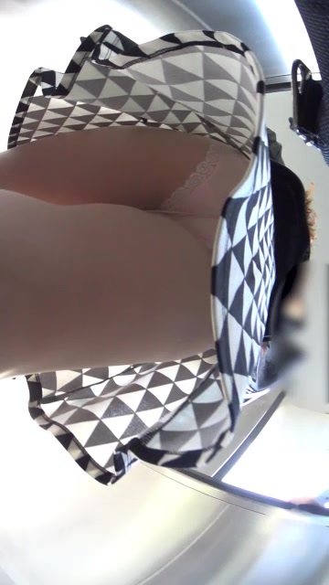 偷拍 街边偷拍女子裙下风光 22.jpg