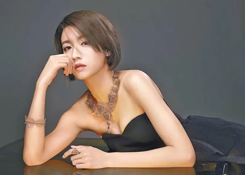 近年突然富貴的蔡思貝，曾被以短訊問價。.jpg