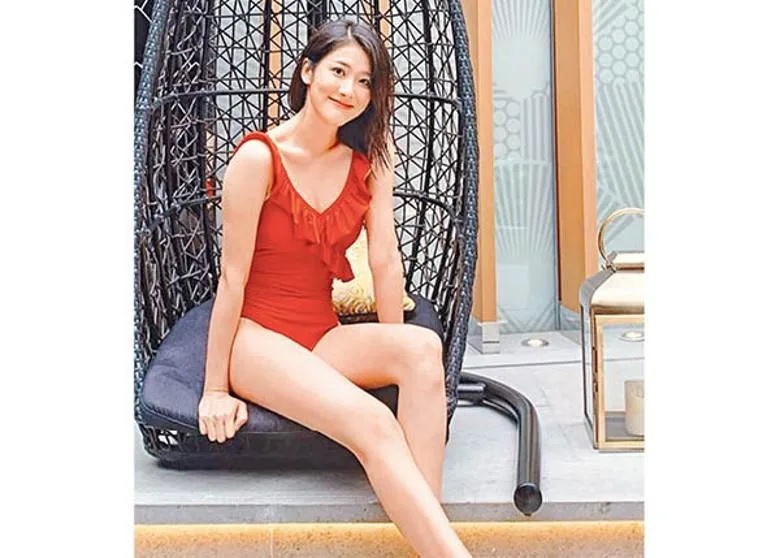 1 鄧佩儀被指太有性格，在片場做「獨家村」，感覺生人勿近。.jpg