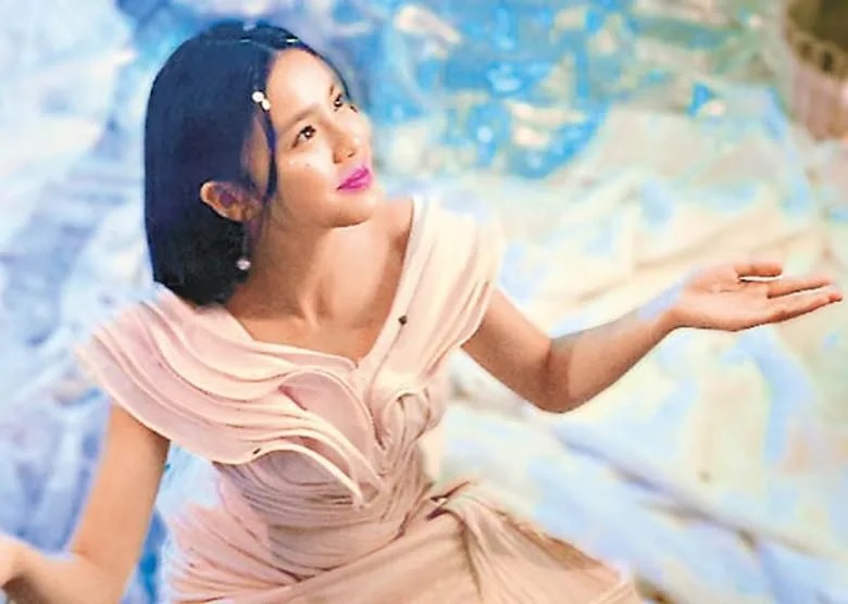 Chantel咬住唔放，緊貼GiGi的一舉一動。.jpg