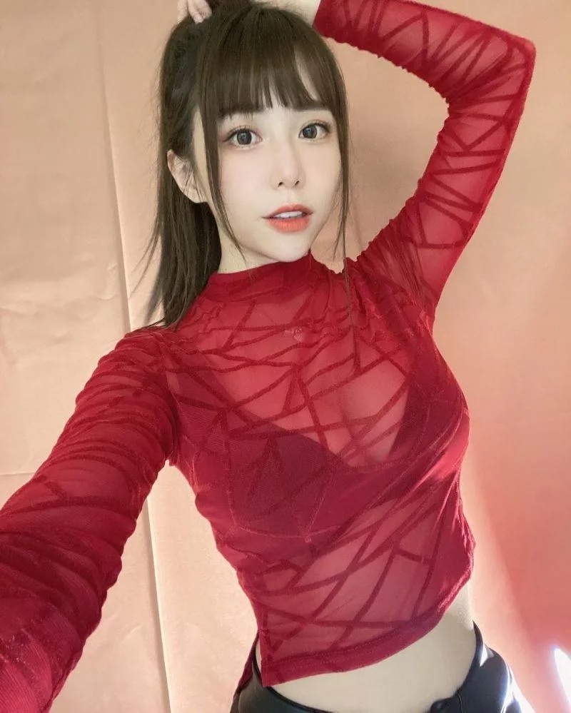 2 梓梓出道11年，活躍綜藝圈。.jpg