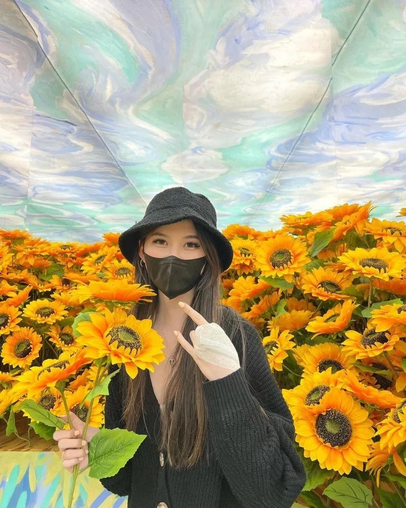 7 廖思惟手貼膠布，疑似受傷。.jpg