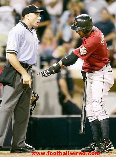 6e2125c688968e94fc37417d3d2ebdbd--funny-sports-pictures-baseball-pictures.jpg