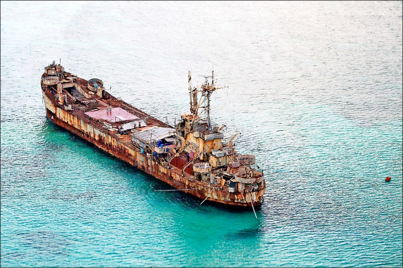 廢棄的「馬德雷山號」（Sierra Madre）登陸艦.jpg