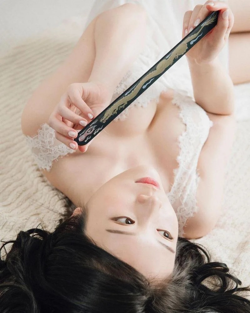 3 鄭家純集日系童顏及火辣身材於一身。.jpg