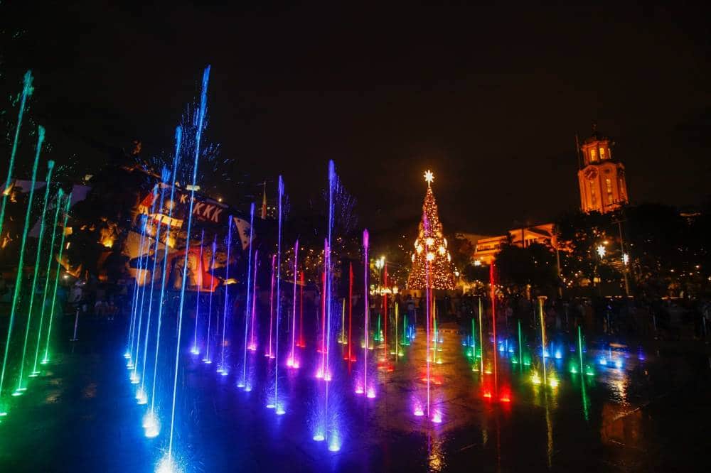 馬尼拉  聖誕樹  亮燈.jpeg