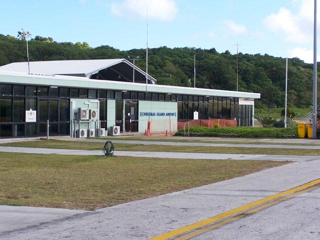 xmasisland_airport_03.jpg