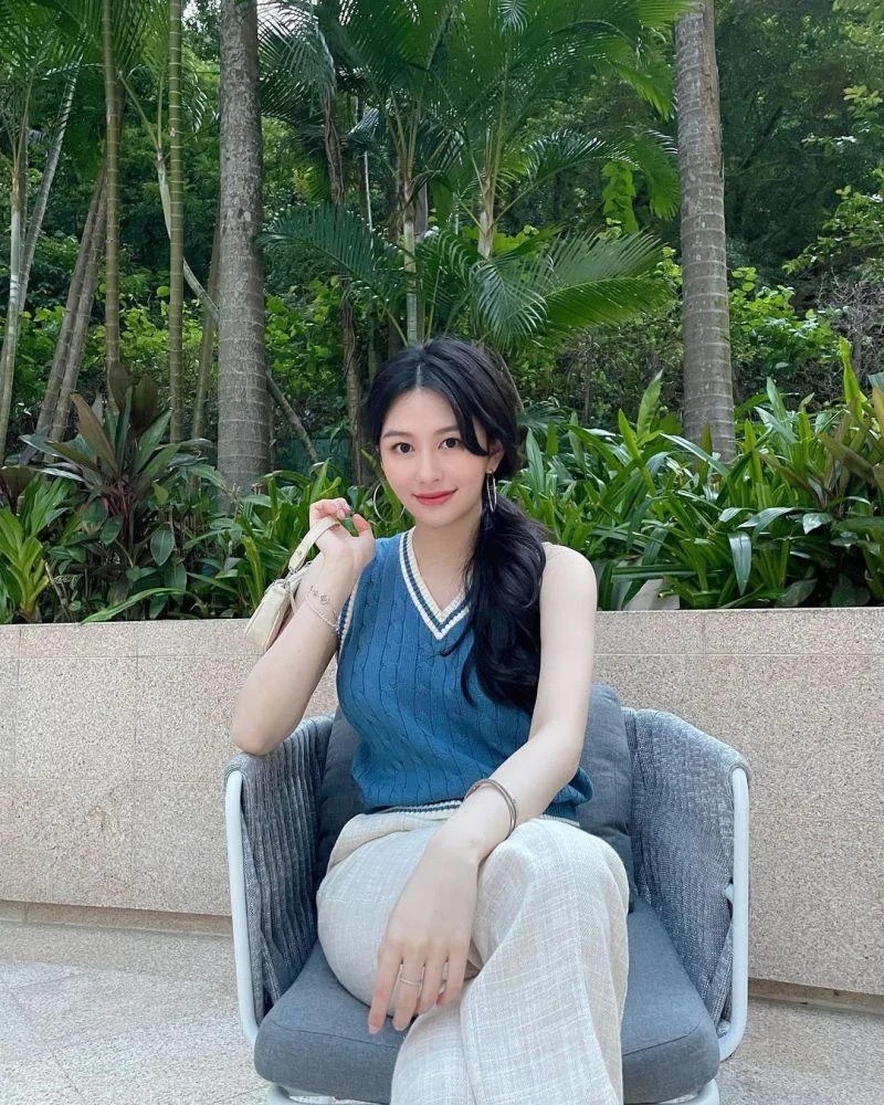 2 沈月猶如嫩版邱淑貞。.jpg