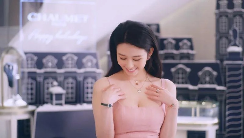 9 沈月頗有明星架式。.jpg