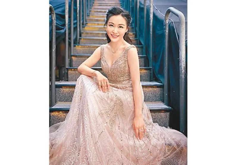 入行10年的黃穎君，笑言TVB已給她好老公，心滿意足。.jpg