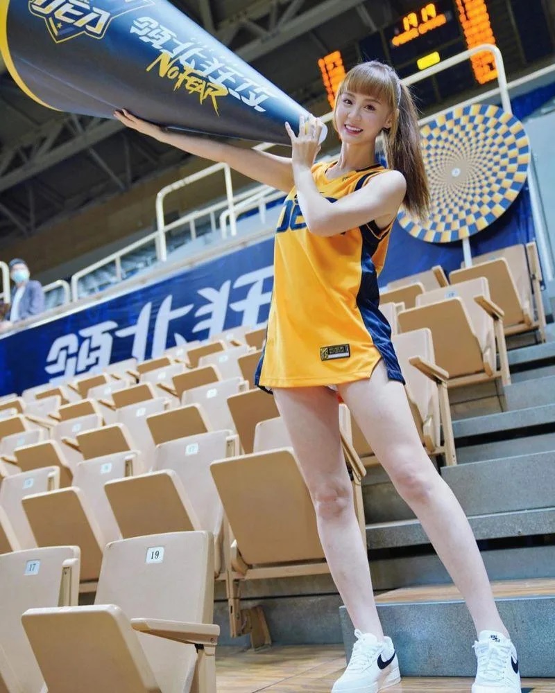 5 短今底褲見客。（圖／短今臉書）.jpg