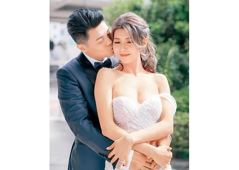 1 新郎輕吻新娘子張秀文，好Sweet！.jpg