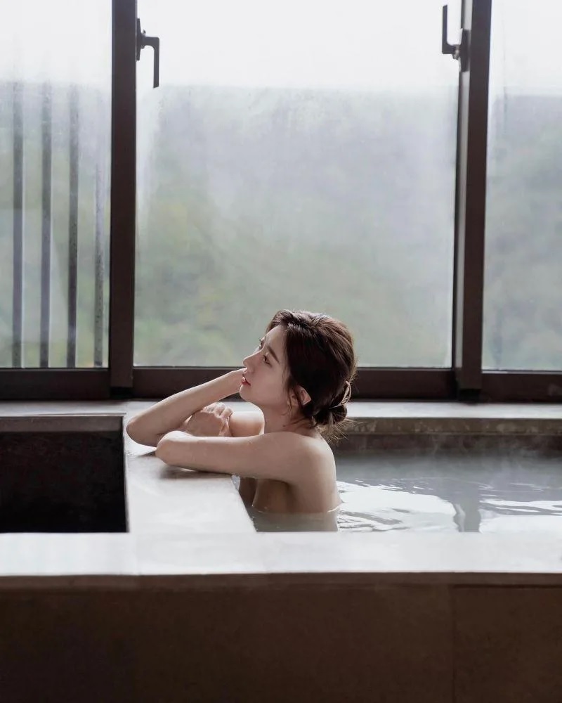 6 游涵君泡湯美照。.jpg