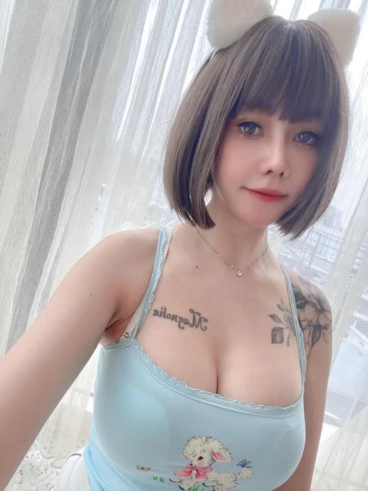 2 張嘻嘻喜歡性感打扮。.jpg