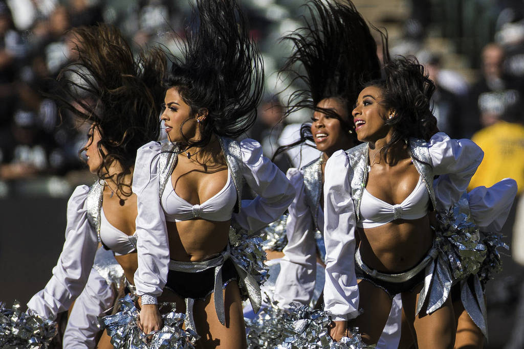 13920212_web1_webFBN-RAIDERS-DEC16-19-bh-065.jpg