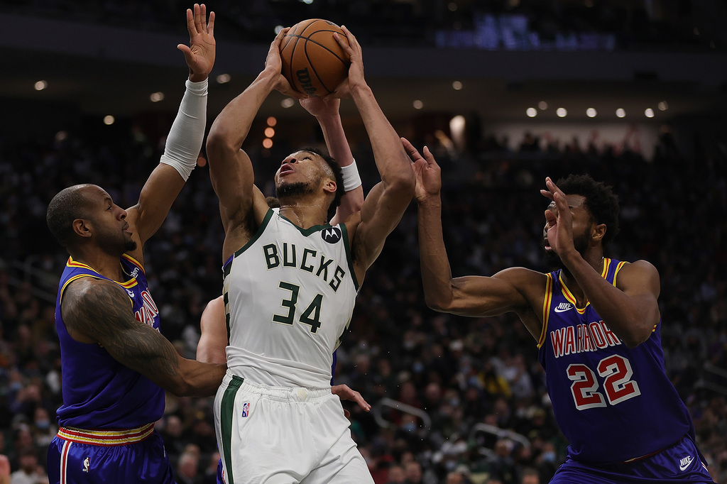 20220114giannis.jpg