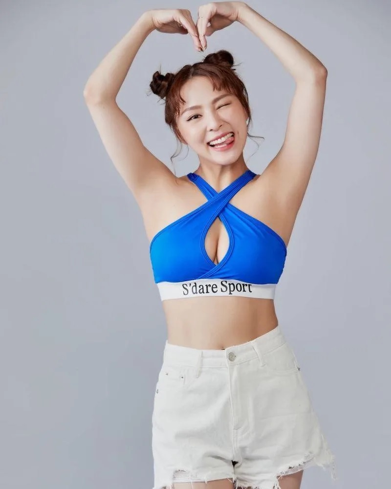 2 宅男女神熊熊體重只有45公斤，卻被路人嫌電視上又醜又胖。.jpg