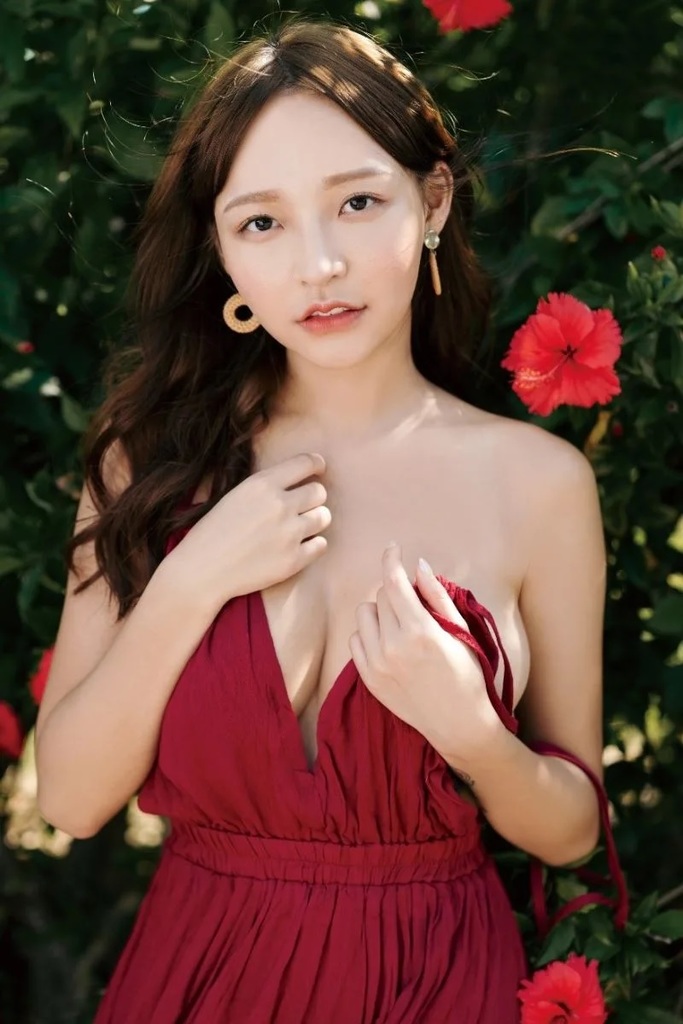 6 林襄寫真書挑戰尺度。.jpg