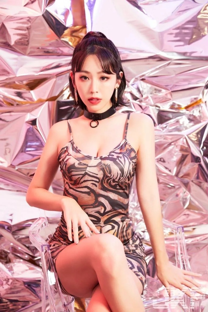 4 希希集資開拉麵店，成為最美闆娘，但人氣不敵疫情夢魘，忍痛關店。.jpg.jpg