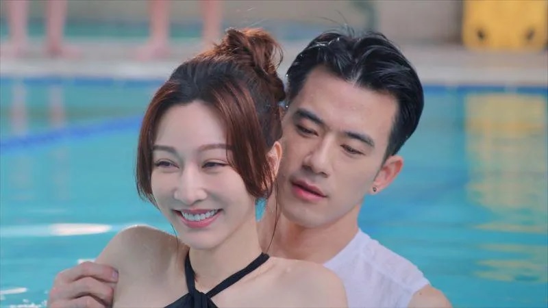 3 曾莞婷（左）劇中倒追紀言愷。.jpg