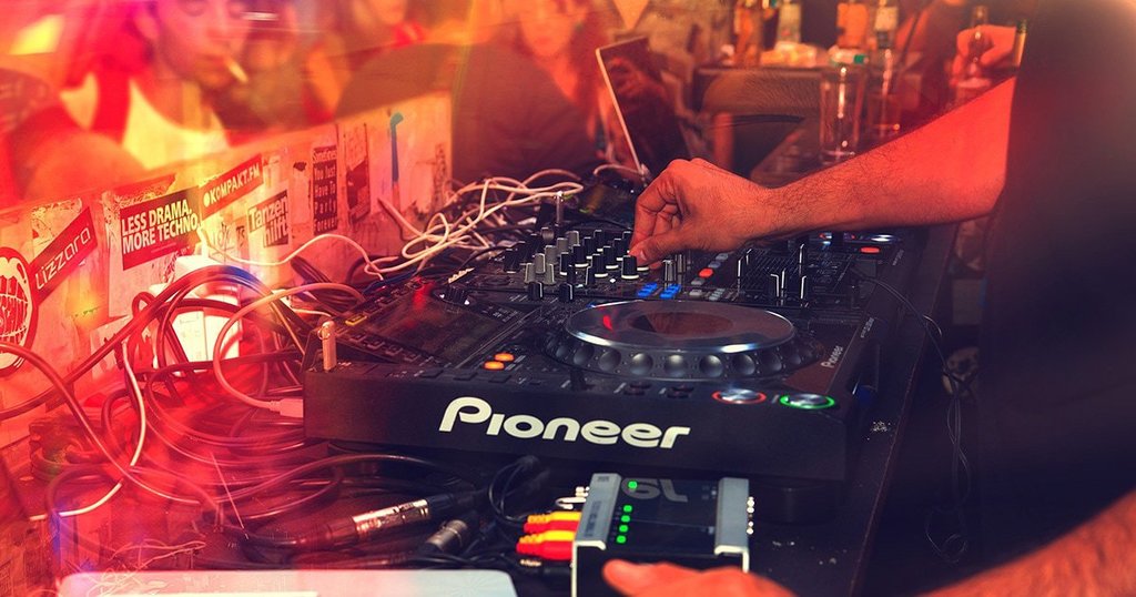 how-to-dj-a-party-fb-tw.jpg
