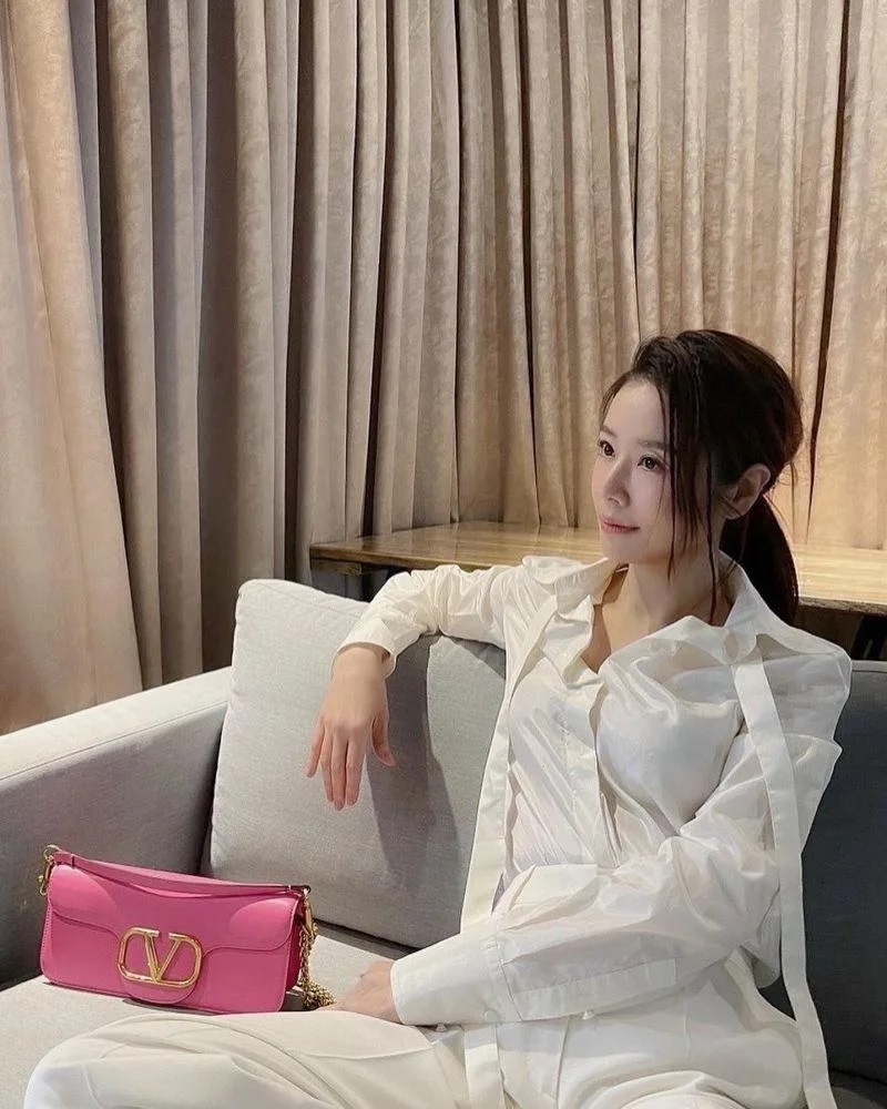 4 林心如2月1日PO的照片還是長髮。.jpg