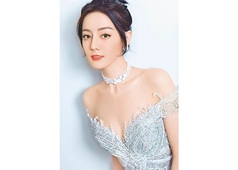 1 迪麗熱巴性感上陣，夠晒索！.jpg