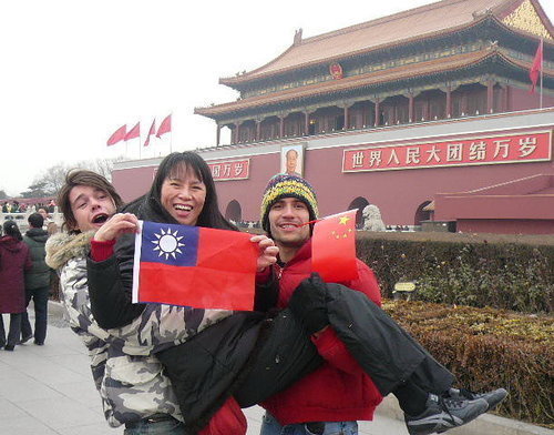 在中國大陸 揮 中華民國 台灣國旗  - 103.jpg