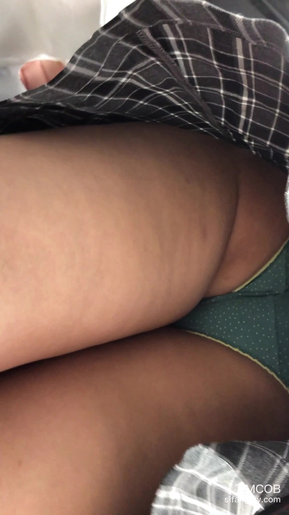 黑色格子保守小美女 05.jpg