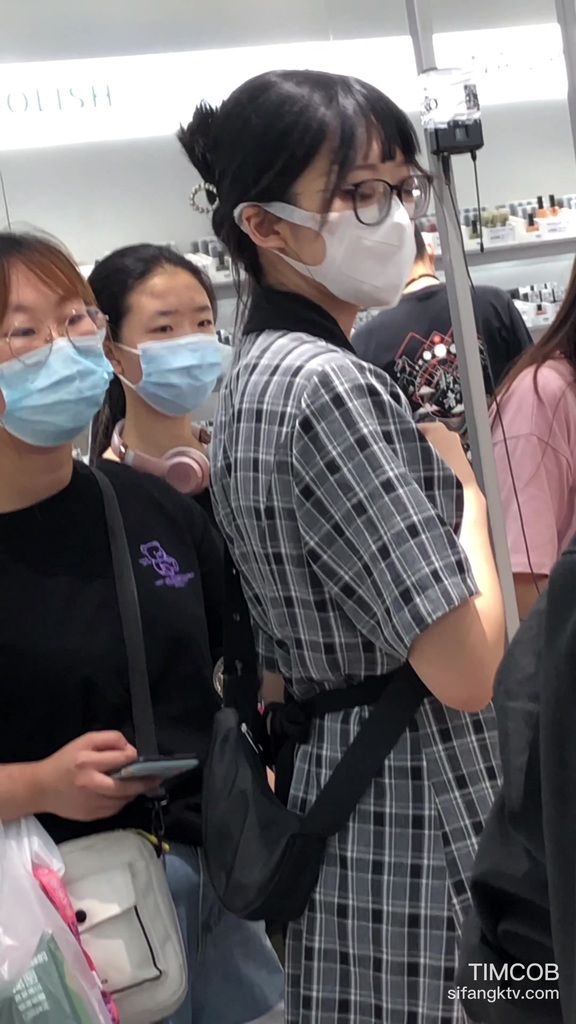 黑色格子保守小美女 22.jpg