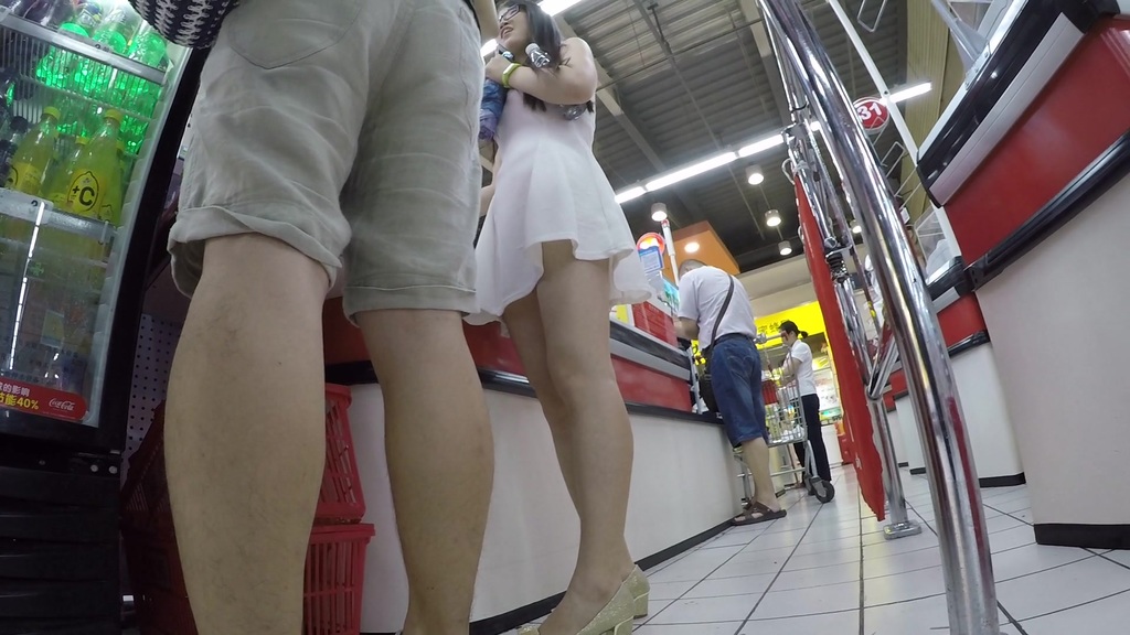 身材极好眼镜妹，安全裤也挡不住你深深的股沟 044.jpg