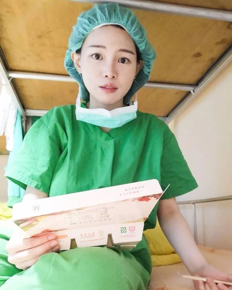 2 綠肥兒清麗五官、魔鬼身材在PTT爆紅。（圖／綠肥兒IG）.jpg