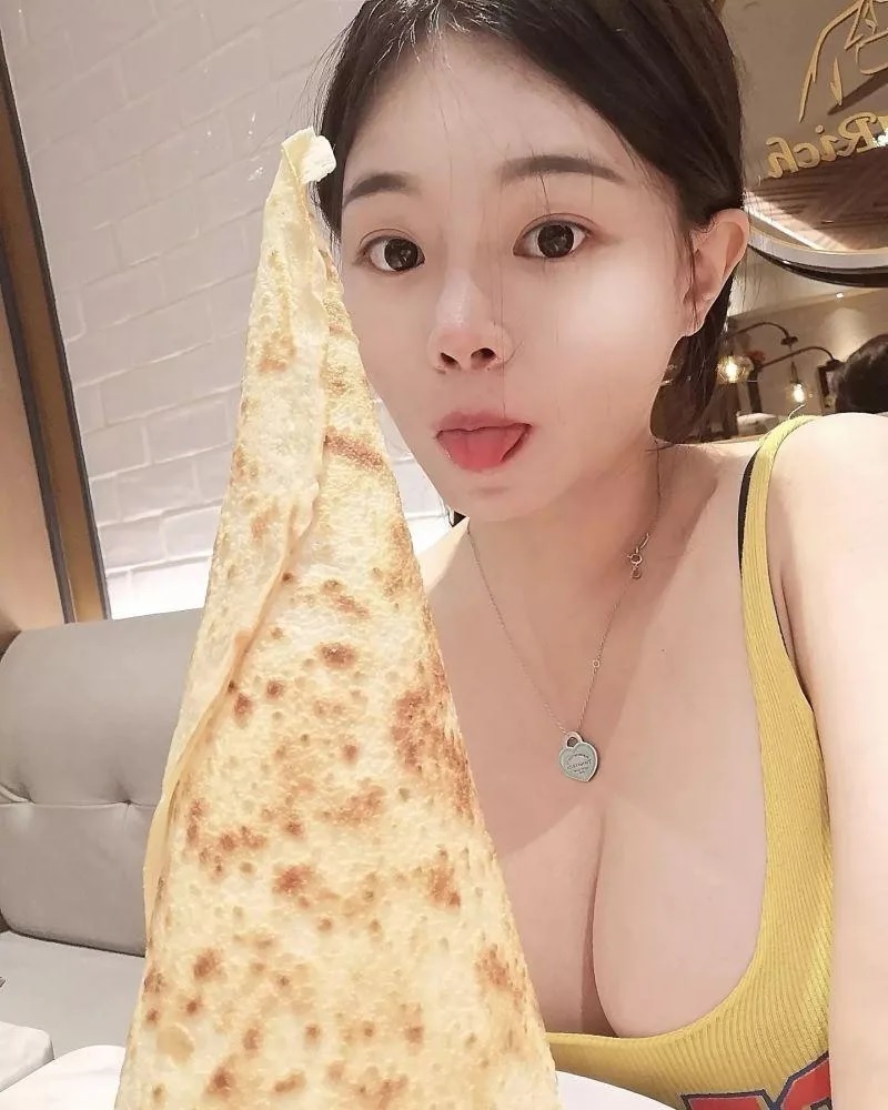 6 綠肥兒工作外的興趣是打「吃雞」手遊、滑PTT。（圖／綠肥兒IG）.jpg.jpg