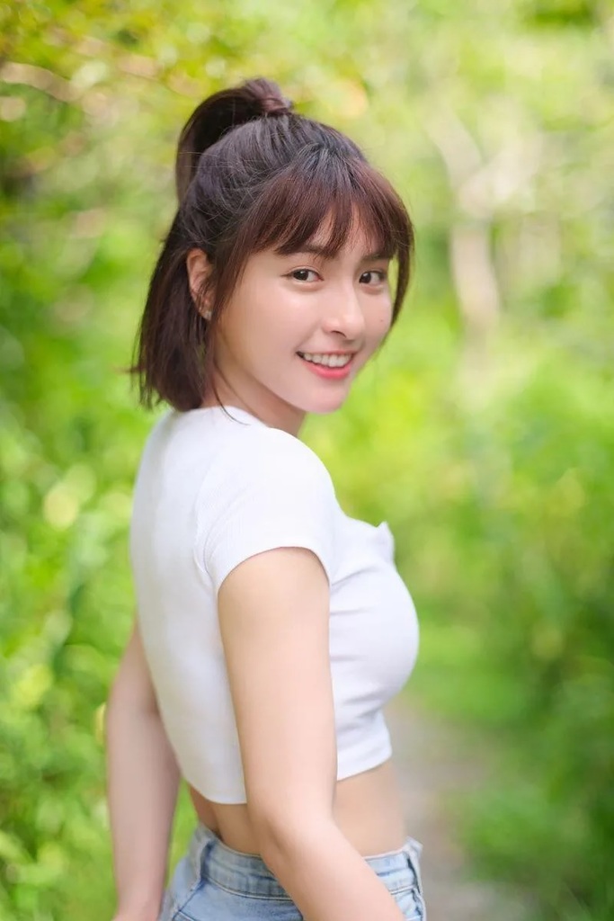 4 峮峮出第二本寫真集。.jpg