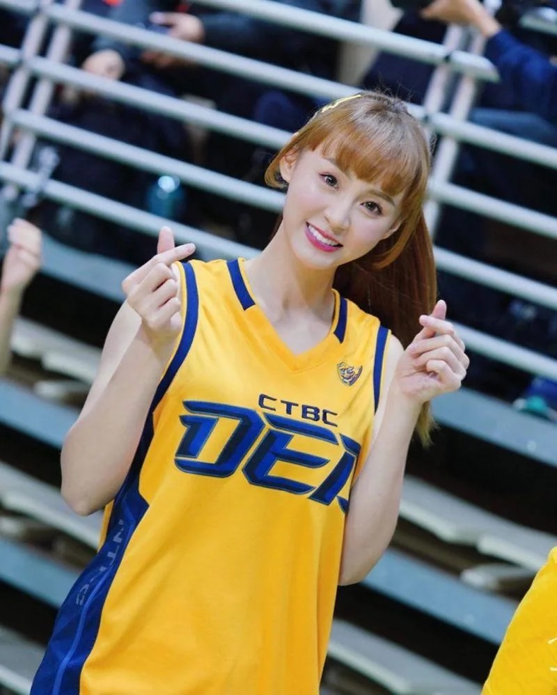 5 短今長相甜美。.jpg