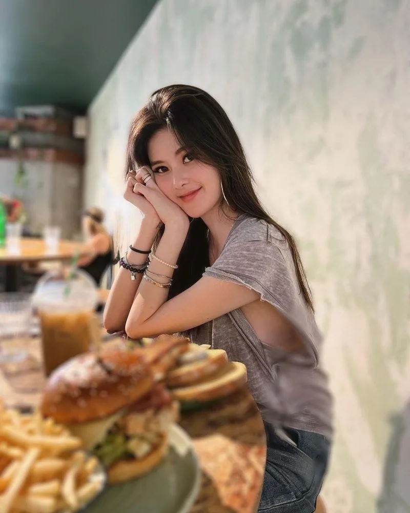 6 廖思拍網美照，側胸部位模糊處理。.jpg