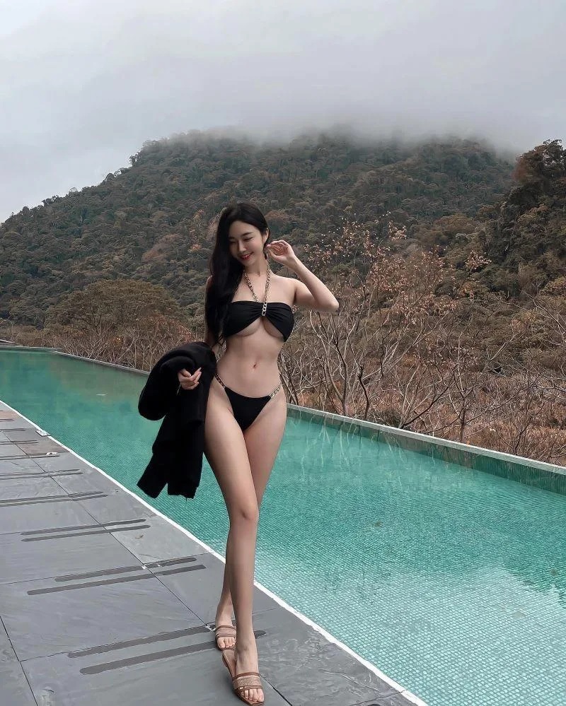 6 黃上晏的泳衣完美展現極致身材。.jpg