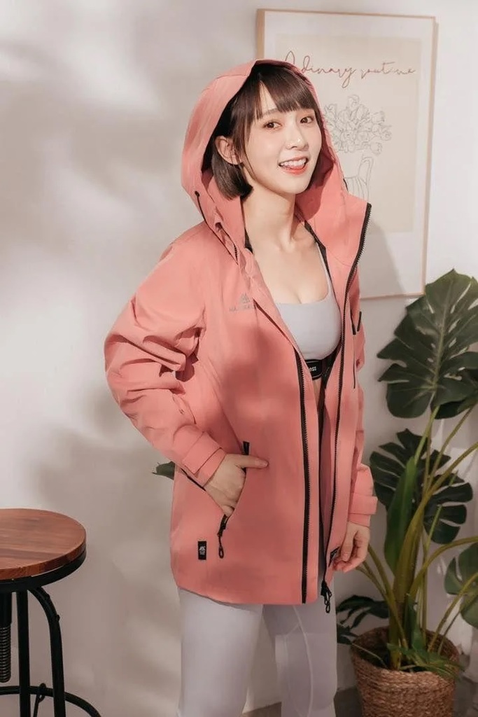 2 溫妮在《大學生了沒》就圈粉無數，直到2015年加入《木曜4超玩》讓她的人氣攀上高峰。.jpg.jpg