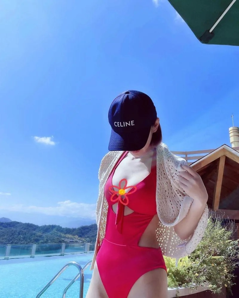 8 溫妮用P圖遮住胸部。（圖／溫妮IG）.jpg